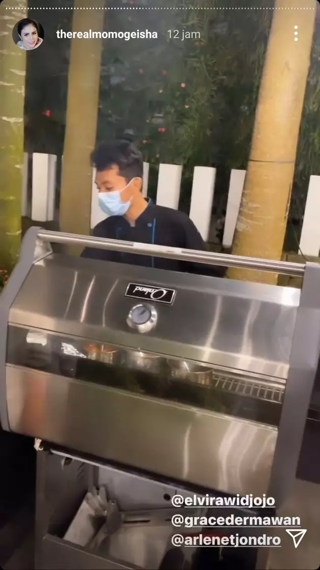 ulang tahun Momo geisha ke-35 © 2021 brilio.net ulang tahun Momo geisha ke-35 © 2021 brilio.net