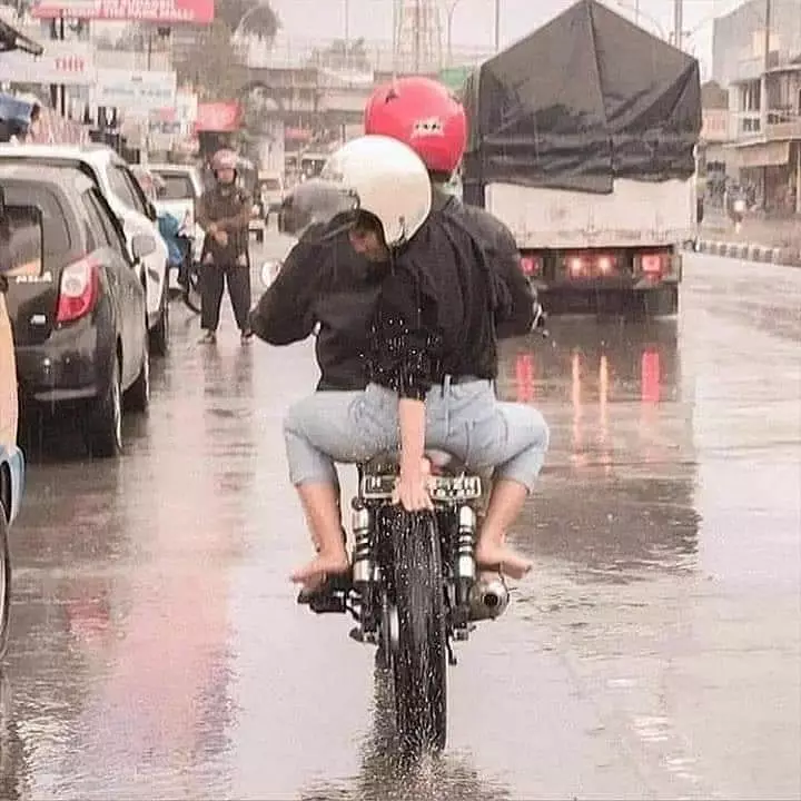 momen romantis bareng pasangan absurd © 2021 instagram.com momen romantis bareng pasangan absurd © 2021 instagram.com