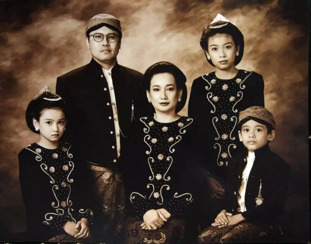 potret lawas foto keluarga seleb © Instagram potret lawas foto keluarga seleb © Instagram