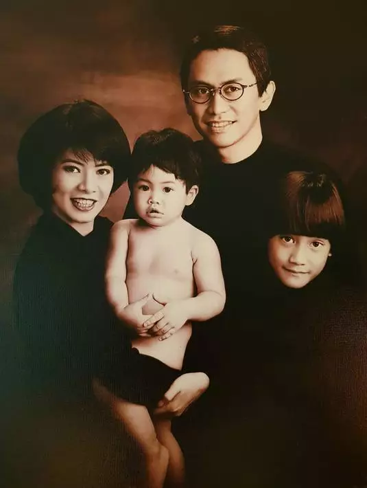 potret lawas foto keluarga seleb © Instagram potret lawas foto keluarga seleb © Instagram