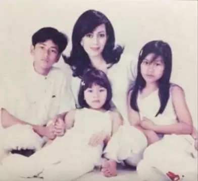 potret lawas foto keluarga seleb © Instagram potret lawas foto keluarga seleb © Instagram