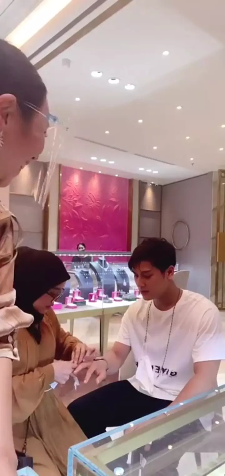 Lesty Kejora dan Rizky Billar beli cincin tunangan © 2021 brilio.net Instagram