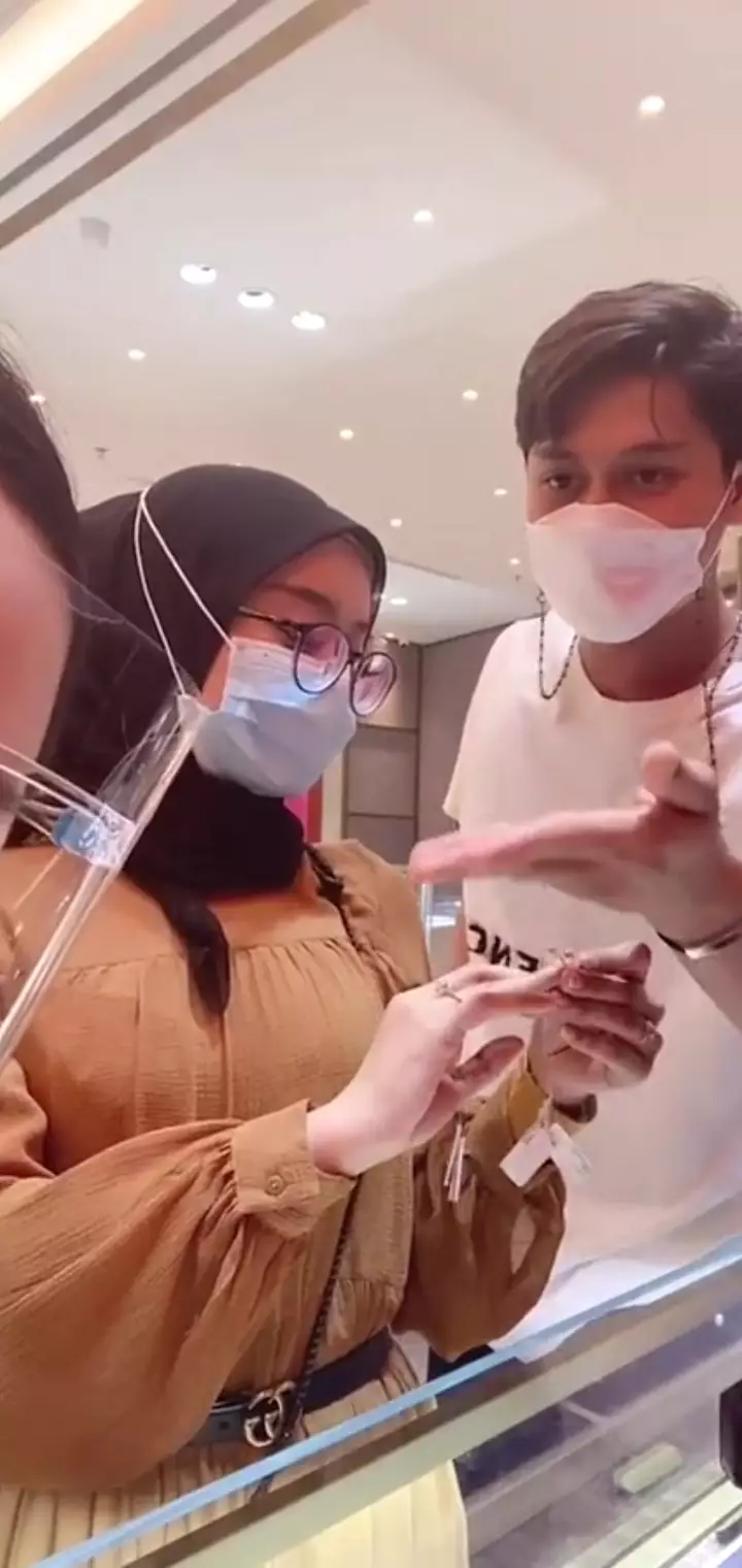Lesty Kejora dan Rizky Billar beli cincin tunangan © 2021 brilio.net Instagram