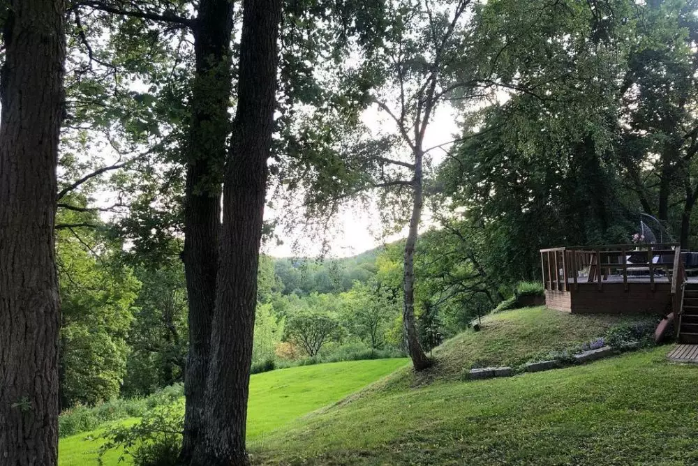 halaman rumah Anggun di Prancis © Instagram halaman rumah Anggun di Prancis © Instagram