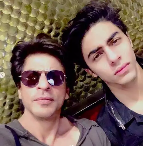 seleb Bollywood dengan anak bujangnya dari berbagai sumber