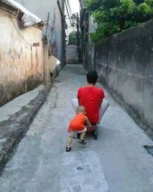 kelakuan bapak kayak bocah © berbagai sumber kelakuan bapak kayak bocah © berbagai sumber