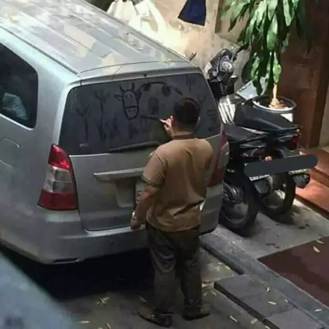 kelakuan bapak kayak bocah © berbagai sumber kelakuan bapak kayak bocah © berbagai sumber