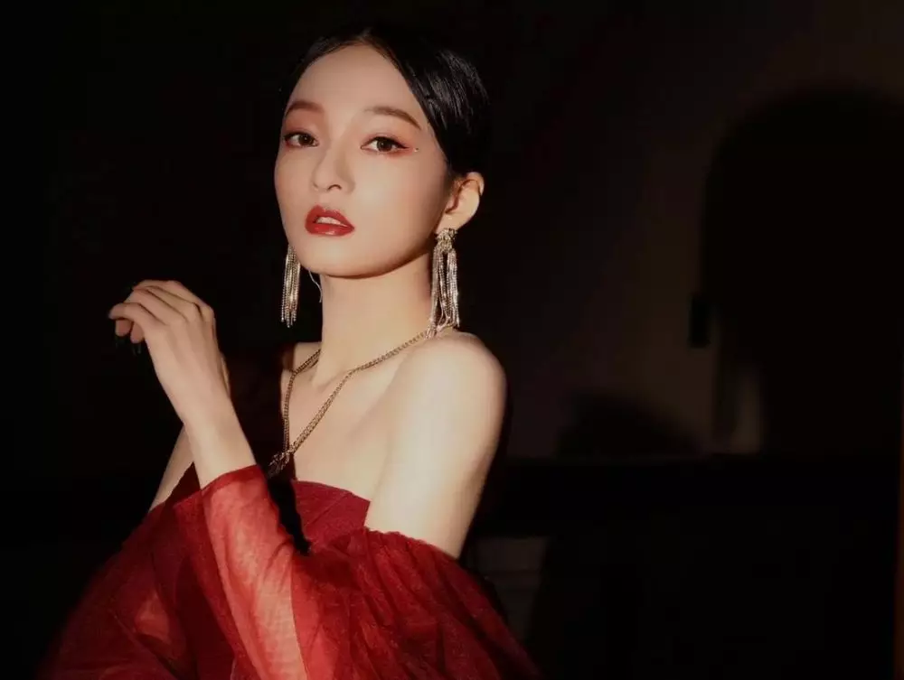 angela chang at the dolphin bay © 2021 Instagram