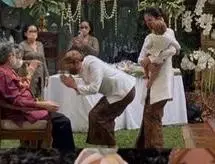 Potret prosesi tedhak siten anak Titi Radjo Padmaja © Instgaram/@titiradjopadmaja Potret prosesi tedhak siten anak Titi Radjo Padmaja © Instgaram/@titiradjopadmaja