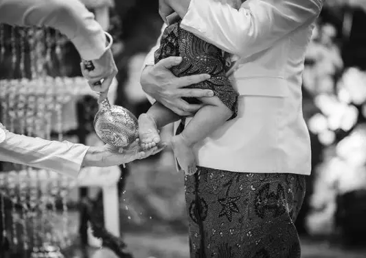 Potret prosesi tedhak siten anak Titi Radjo Padmaja © Instgaram/@titiradjopadmaja Potret prosesi tedhak siten anak Titi Radjo Padmaja © Instgaram/@titiradjopadmaja