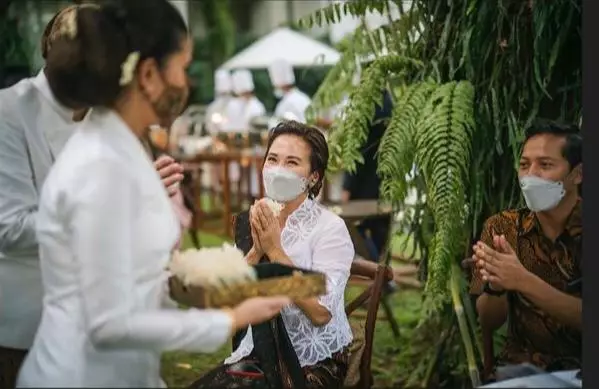 Potret prosesi tedhak siten anak Titi Radjo Padmaja © Instgaram/@titiradjopadmaja Potret prosesi tedhak siten anak Titi Radjo Padmaja © Instgaram/@titiradjopadmaja