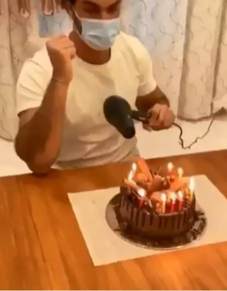 momen lucu tiup lilin ultah © 2021 1cak.com momen lucu tiup lilin ultah © 2021 1cak.com