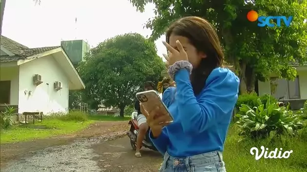 mobil Sandrinna Michelle  © YouTube mobil Sandrinna Michelle  © YouTube