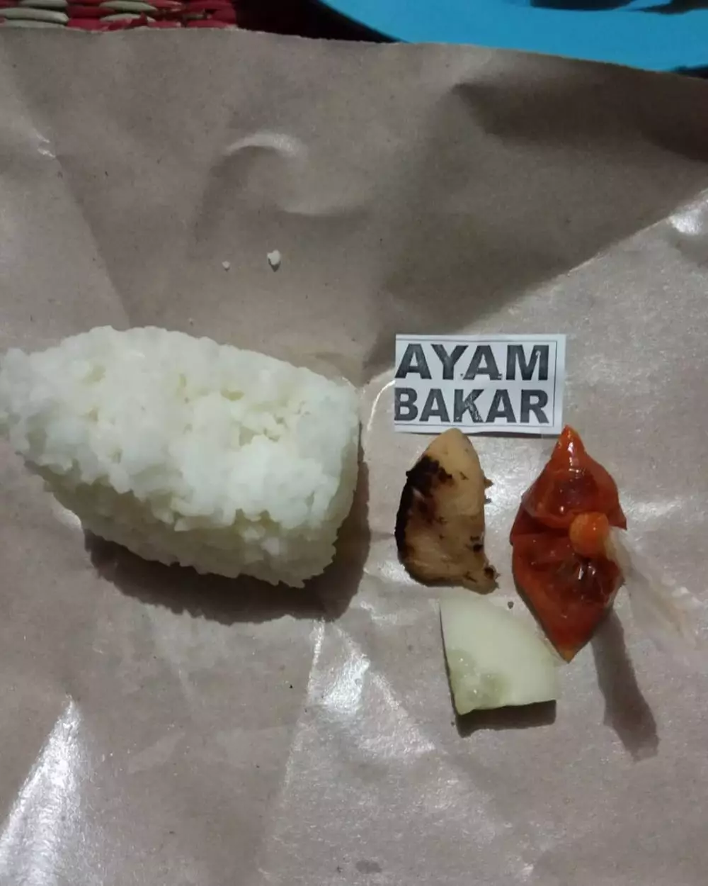 isi bungkusan nasi © 2021 Instagram