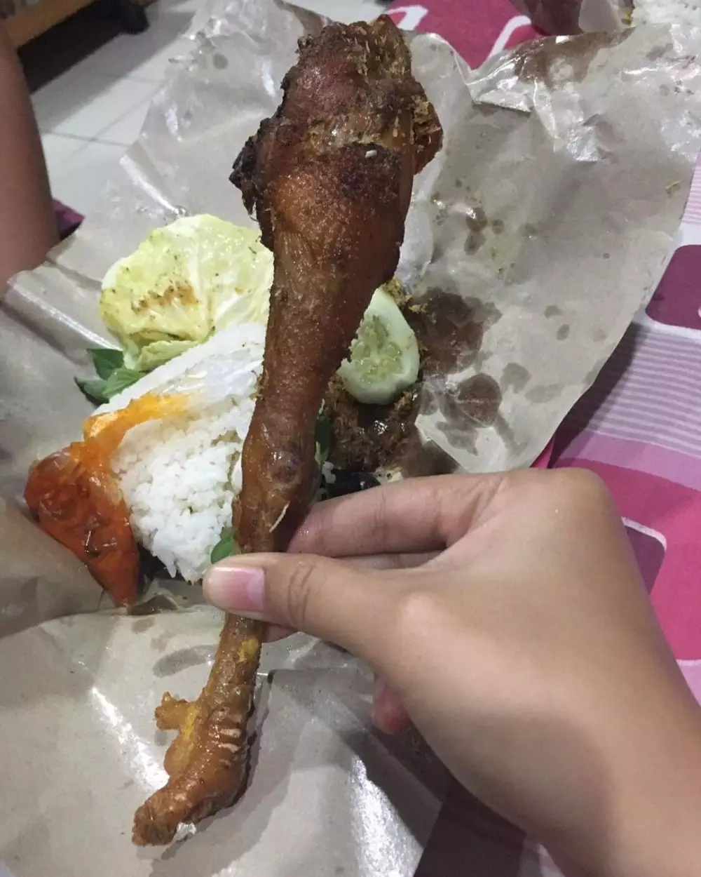 isi bungkusan nasi © 2021 Instagram