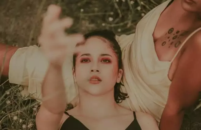 potret pemeran Tiana Keajaiban Cinta bermakeup tebal © berbagai sumber