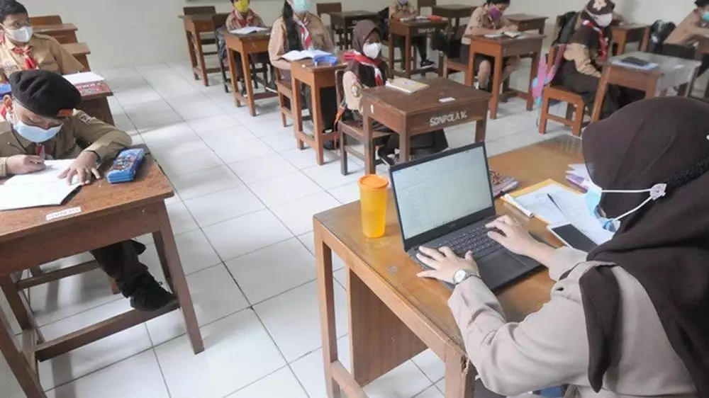 pembelajaran tatap muka terbatas © Berbagai Sumber pembelajaran tatap muka terbatas © Berbagai Sumber