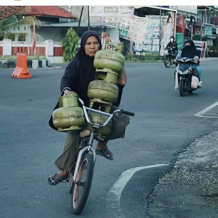 ide kreatif mudahkan pekerjaan absurd © 2021 instagram.com