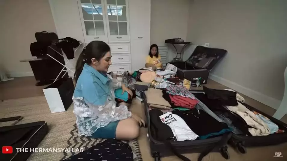 isi koper Ashanty sebelum balik Jakarta © 2021 brilio.net isi koper Ashanty sebelum balik Jakarta © 2021 brilio.net