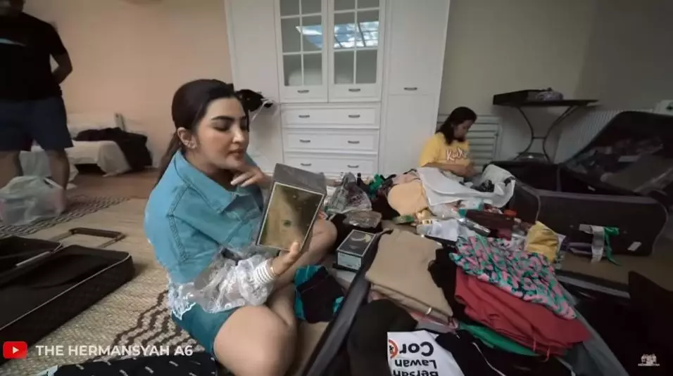 isi koper Ashanty sebelum balik Jakarta © 2021 brilio.net isi koper Ashanty sebelum balik Jakarta © 2021 brilio.net