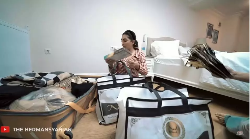 isi koper Ashanty sebelum balik Jakarta © 2021 brilio.net isi koper Ashanty sebelum balik Jakarta © 2021 brilio.net