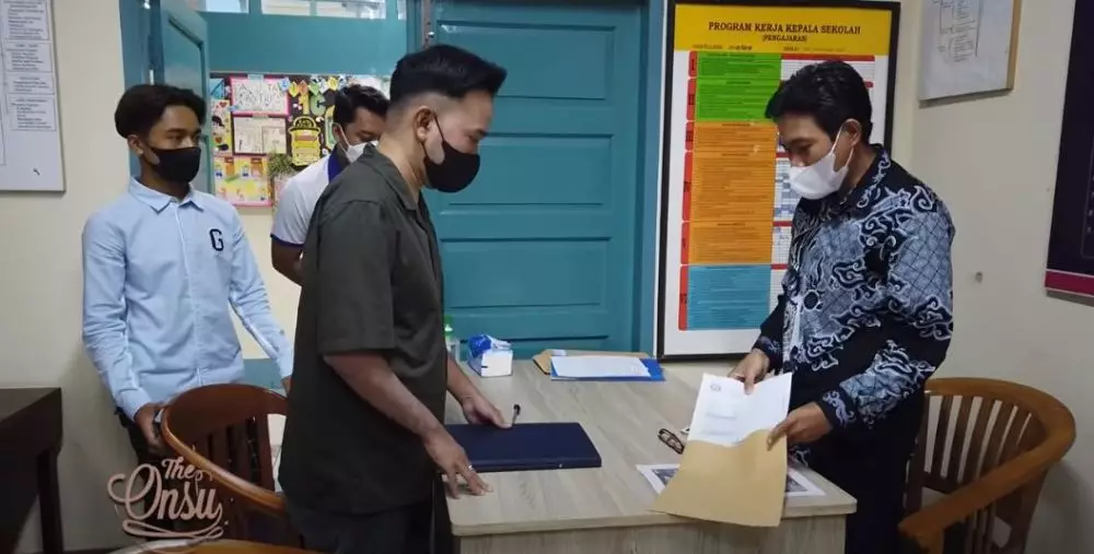 Ruben terima raport Betrand Peto © 2021 brilio.net YouTube Ruben terima raport Betrand Peto © 2021 brilio.net YouTube