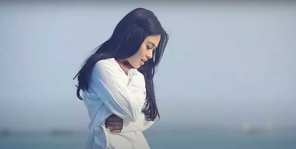 Transformasi gaya Syahrini © 2021 brilio.net Transformasi gaya Syahrini © 2021 brilio.net