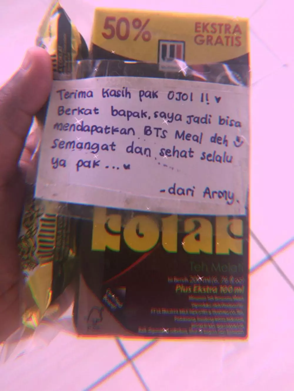 Potret bingkisan dari Army untuk ojol © 2021 brilio.net