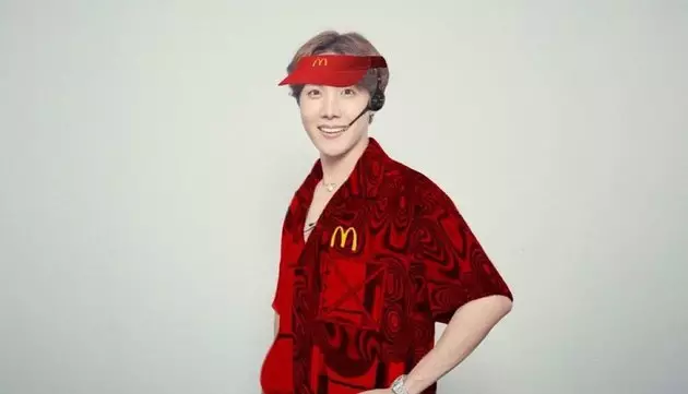 foto editan member BTS jadi pegawai McD © 2021 brilio.net