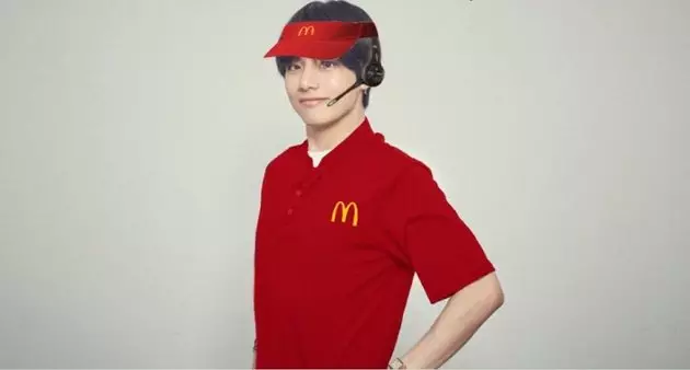 foto editan member BTS jadi pegawai McD © 2021 brilio.net