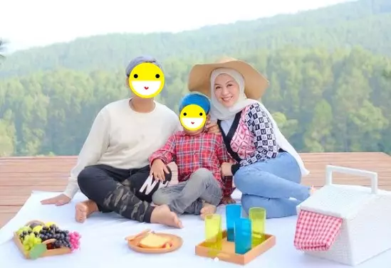 istri komedian saat momong anak © berbagai sumber
