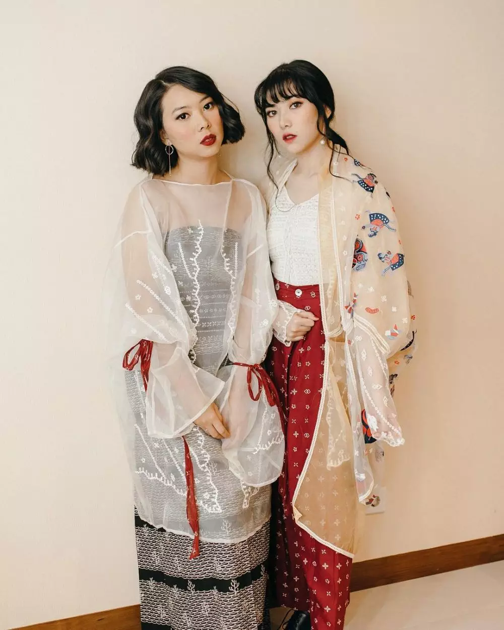 penyanyi cantik dan adik perempuan © Instagram