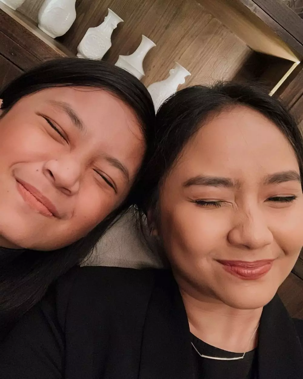 penyanyi cantik dan adik perempuan © Instagram