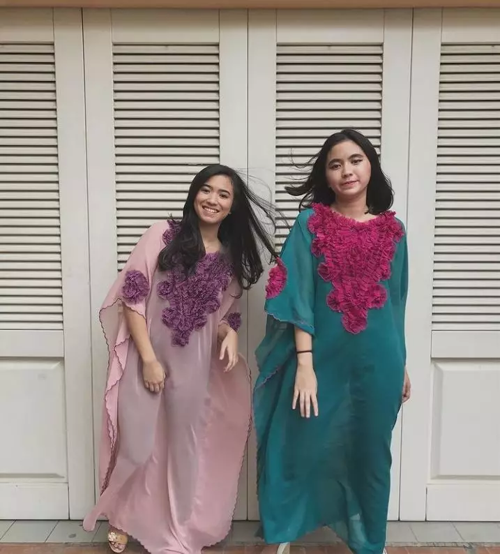 penyanyi cantik dan adik perempuan © Instagram