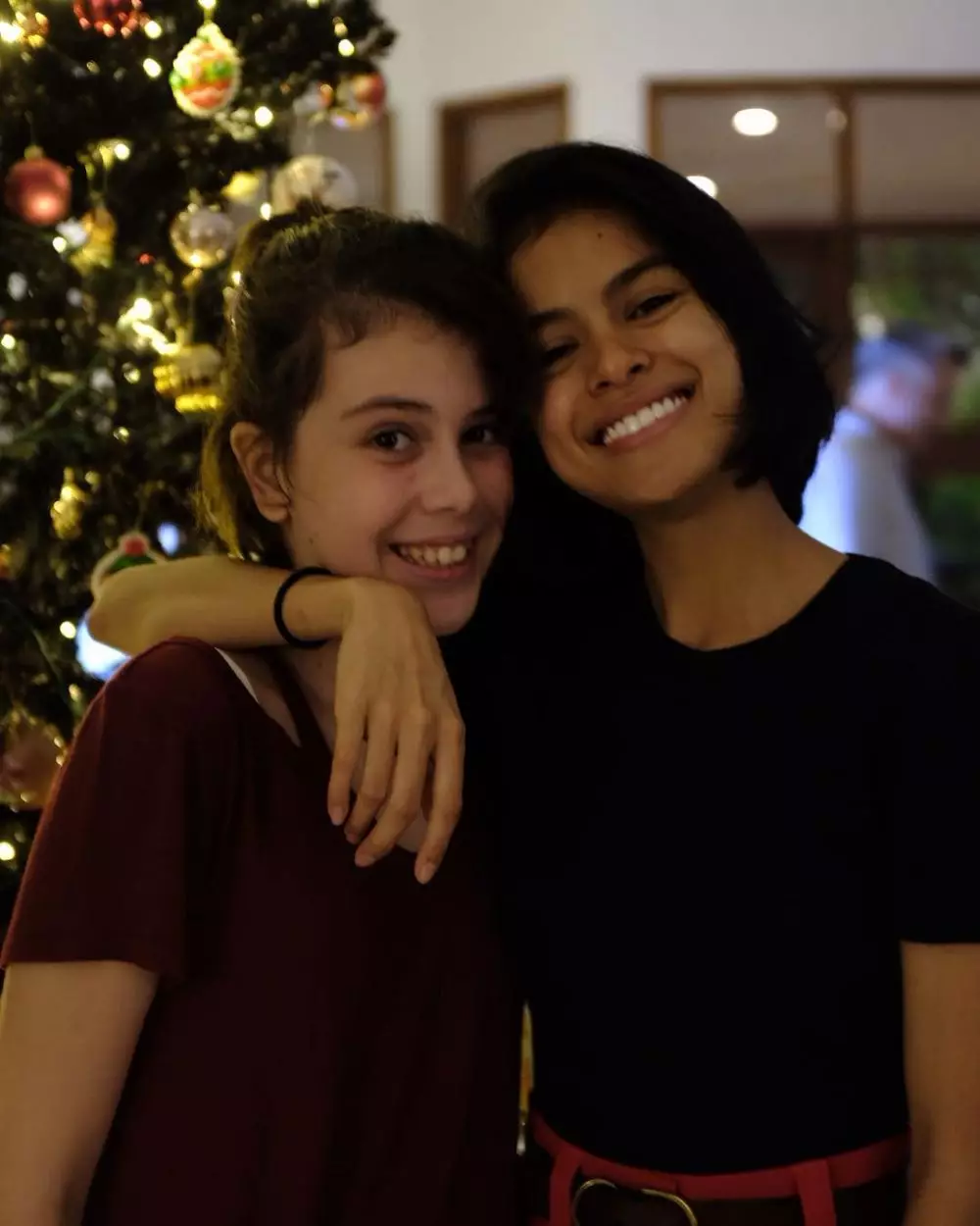 penyanyi cantik dan adik perempuan © Instagram