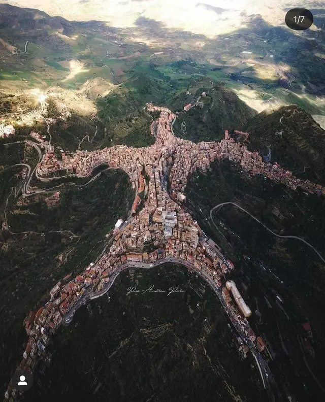 benda menyerupai manusia © 2021 Berbagai sumber