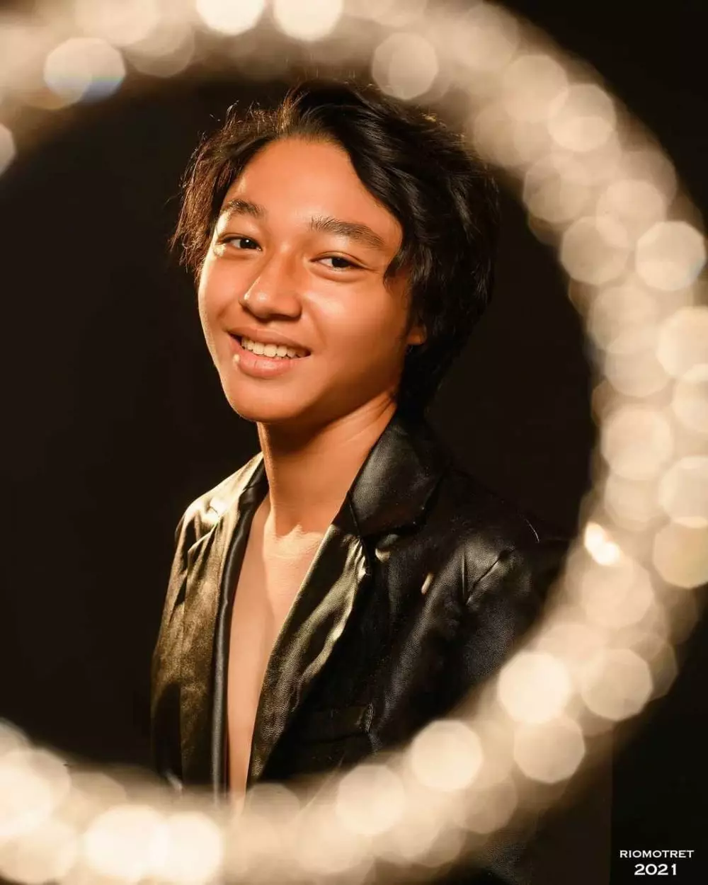 Gaya photoshoot pemain Dari Jendela SMP karya Rio Motret Instagram/@riomotret Gaya photoshoot pemain Dari Jendela SMP karya Rio Motret Instagram/@riomotret