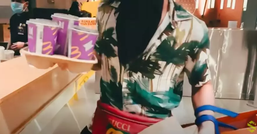 Momen Saaih Halilintar borong BTS Meal © YouTube/Saiihalilintar