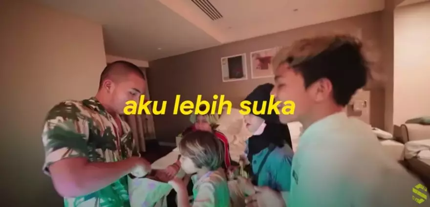 Momen Saaih Halilintar borong BTS Meal © YouTube/Saiihalilintar
