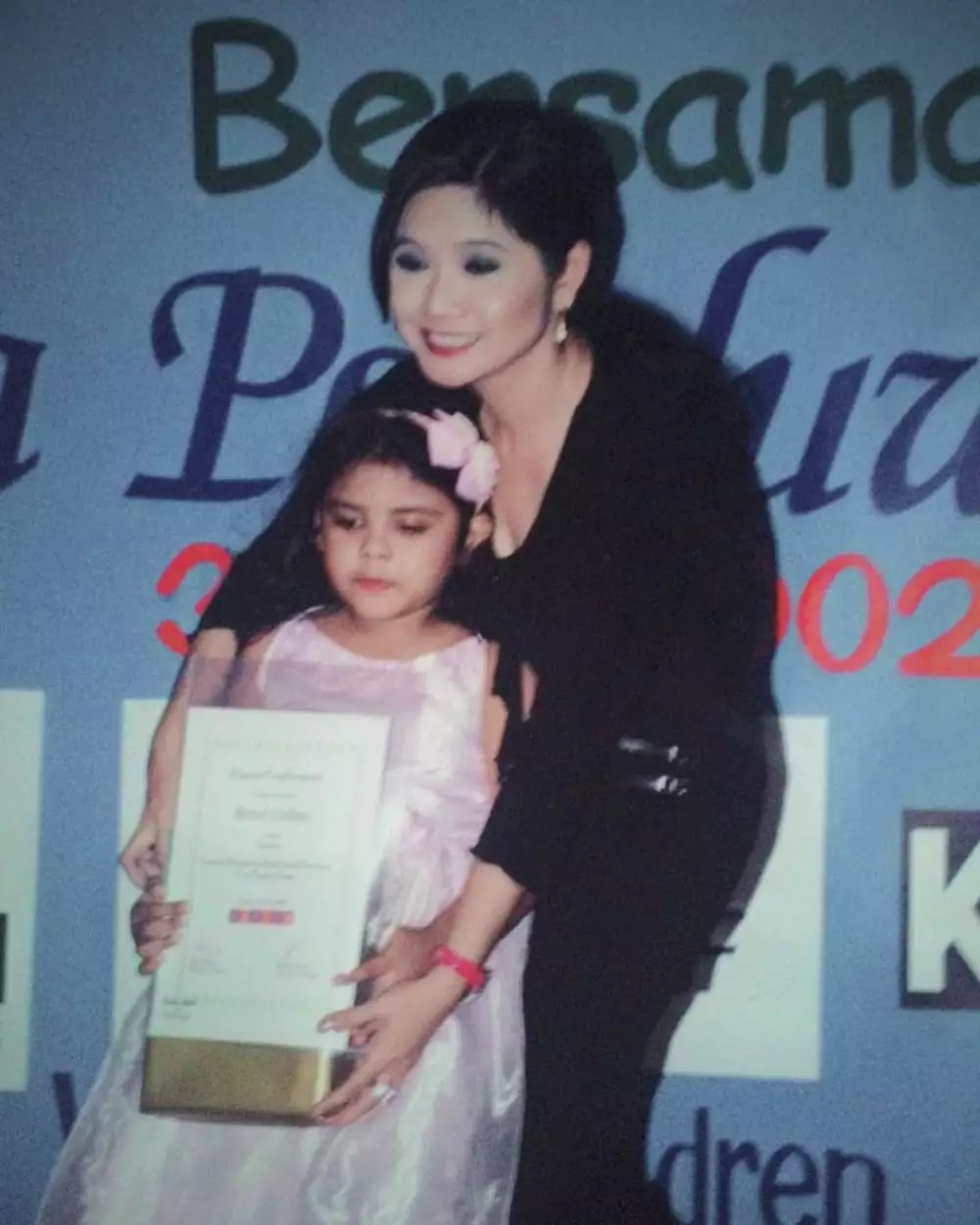 masa kecil penyanyi cantik Indonesian Idol © Instagram masa kecil penyanyi cantik Indonesian Idol © Instagram