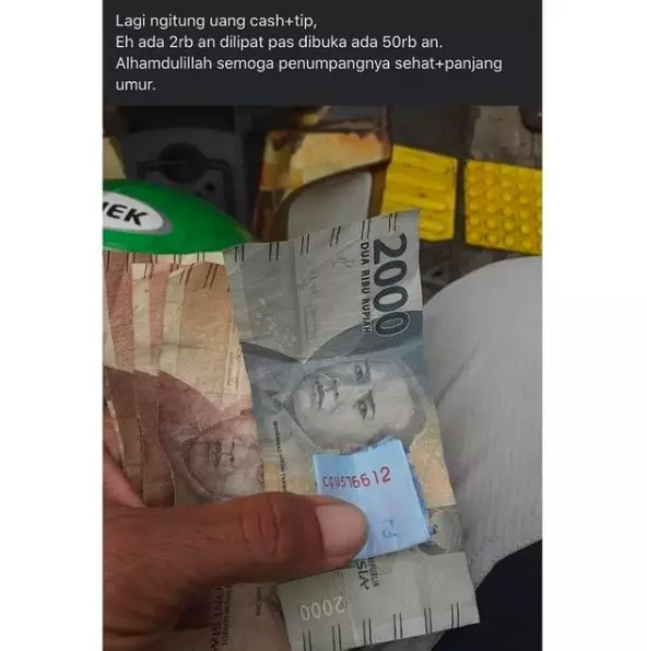 Momen driver ojol dapat uang tip © Instagram Momen driver ojol dapat uang tip © Instagram
