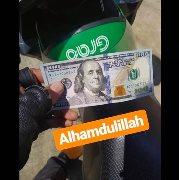 Momen driver ojol dapat uang tip © Instagram Momen driver ojol dapat uang tip © Instagram