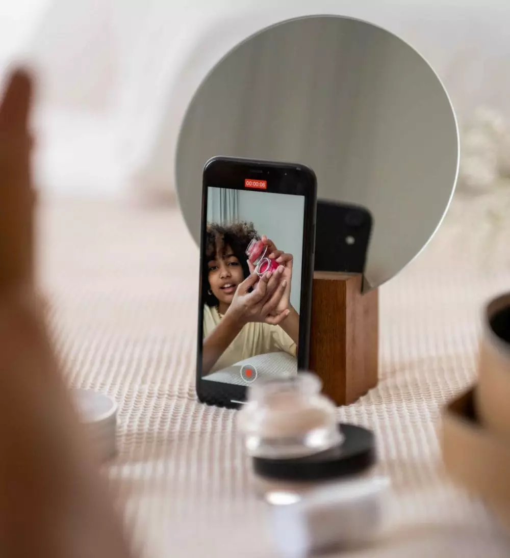 Cara iklan produk di Instagram © 2021 brilio.net Cara iklan produk di Instagram © 2021 brilio.net