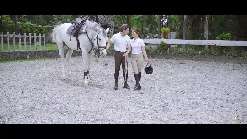 pemotretan jordi onsu dan frislly beragam tema © berbagai sumber pemotretan jordi onsu dan frislly beragam tema © berbagai sumber