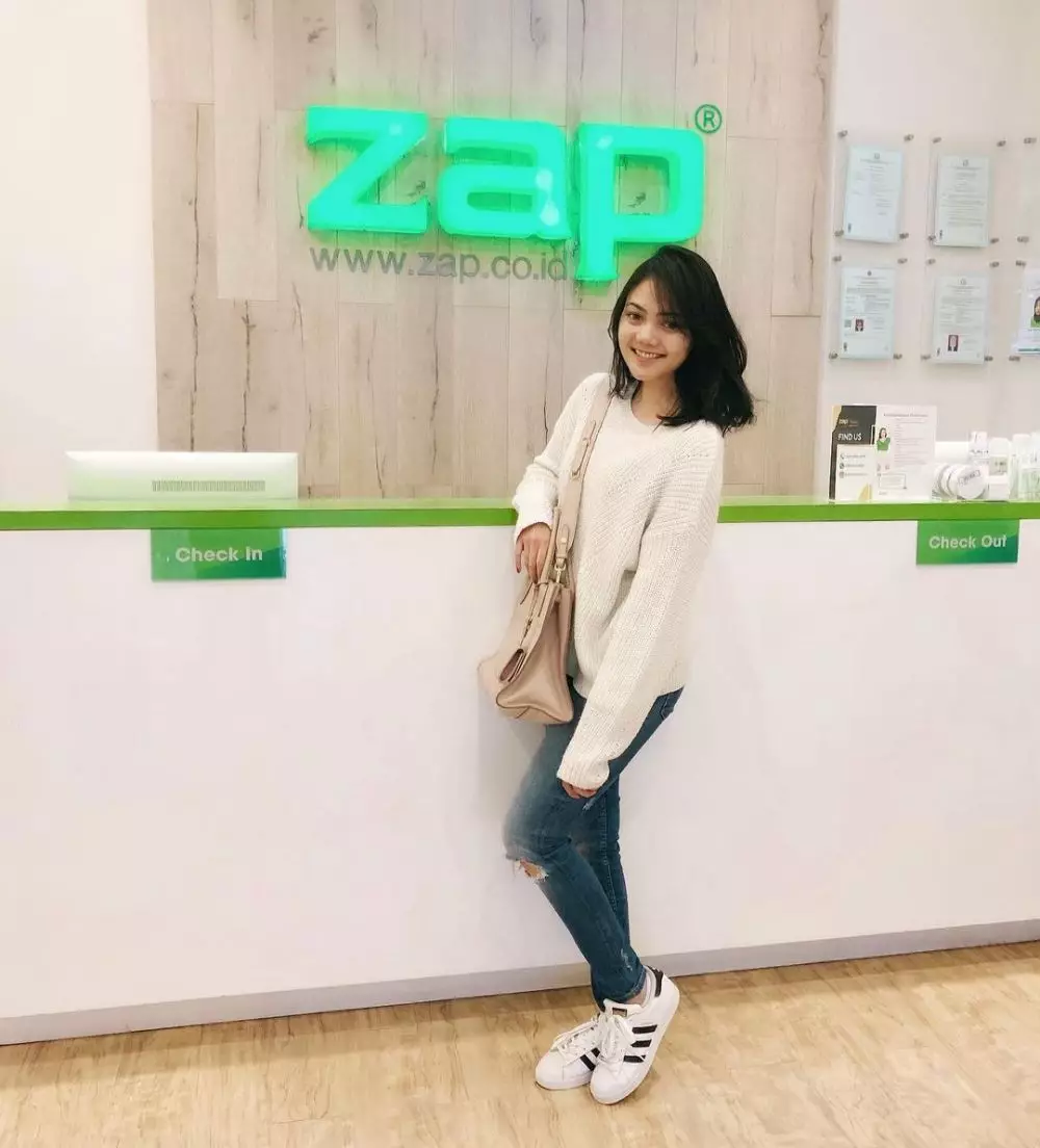 transformasi gaya rambut rina nose © berbagai sumber