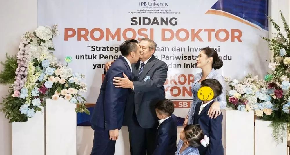 potret Ibas lulus S3 © Instagram