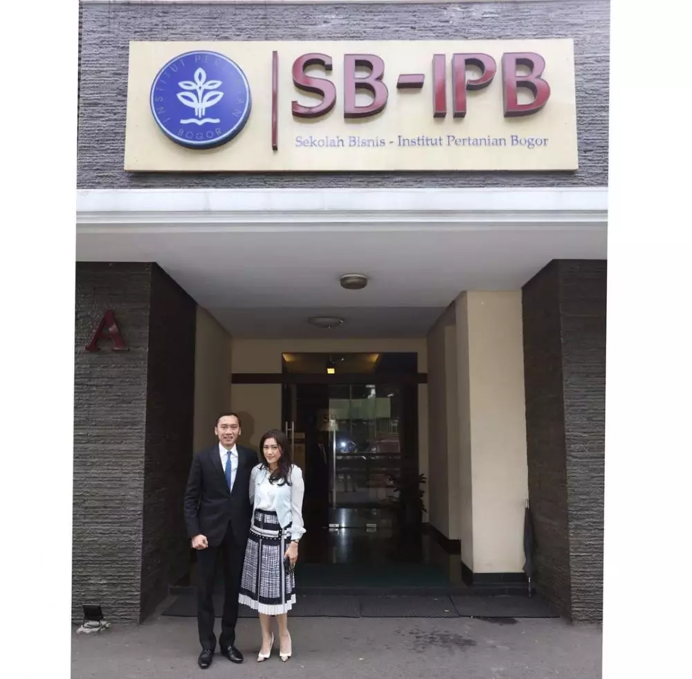 potret Ibas lulus S3 © Instagram