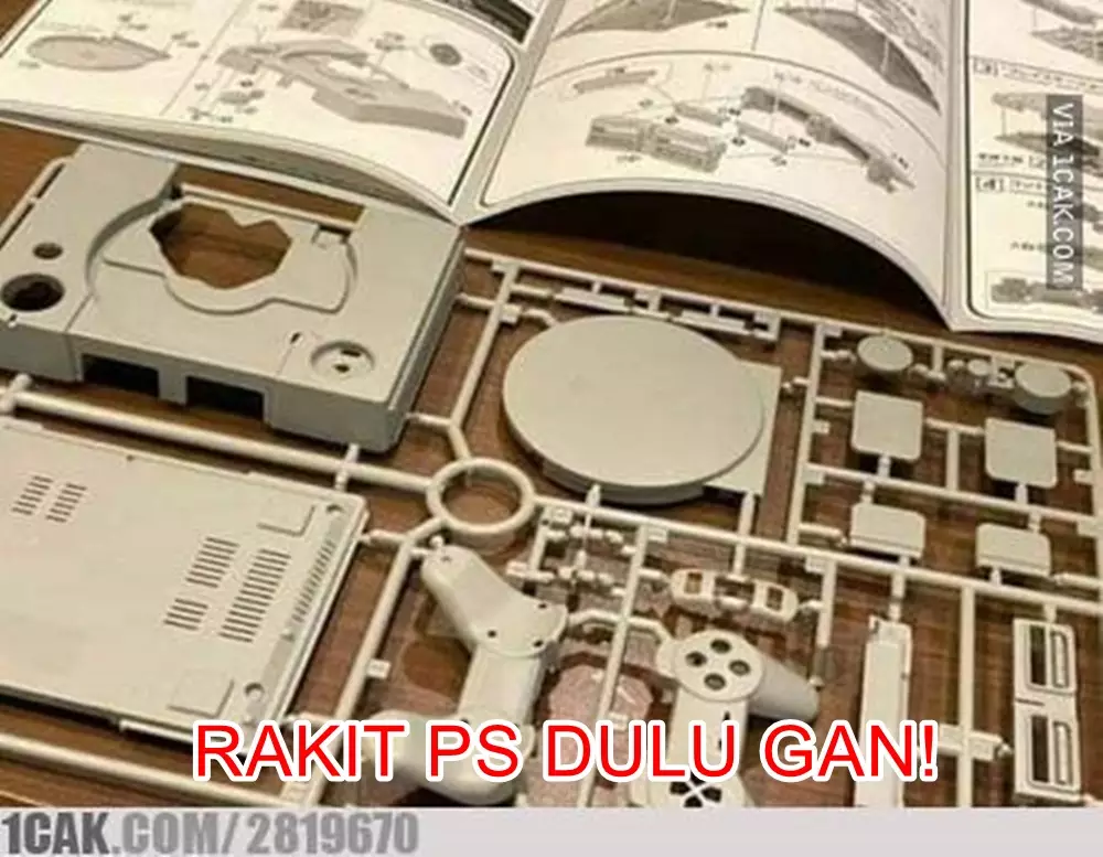 meme ngerakit sendiri © 2021 berbagai sumber