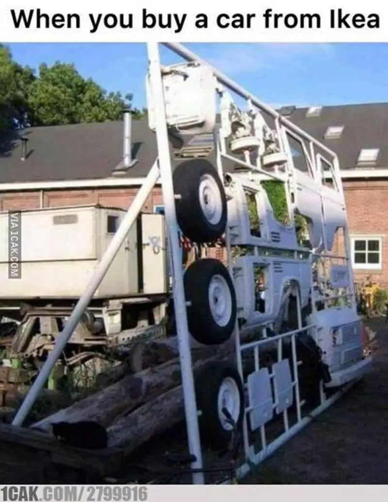 meme ngerakit sendiri © 2021 berbagai sumber