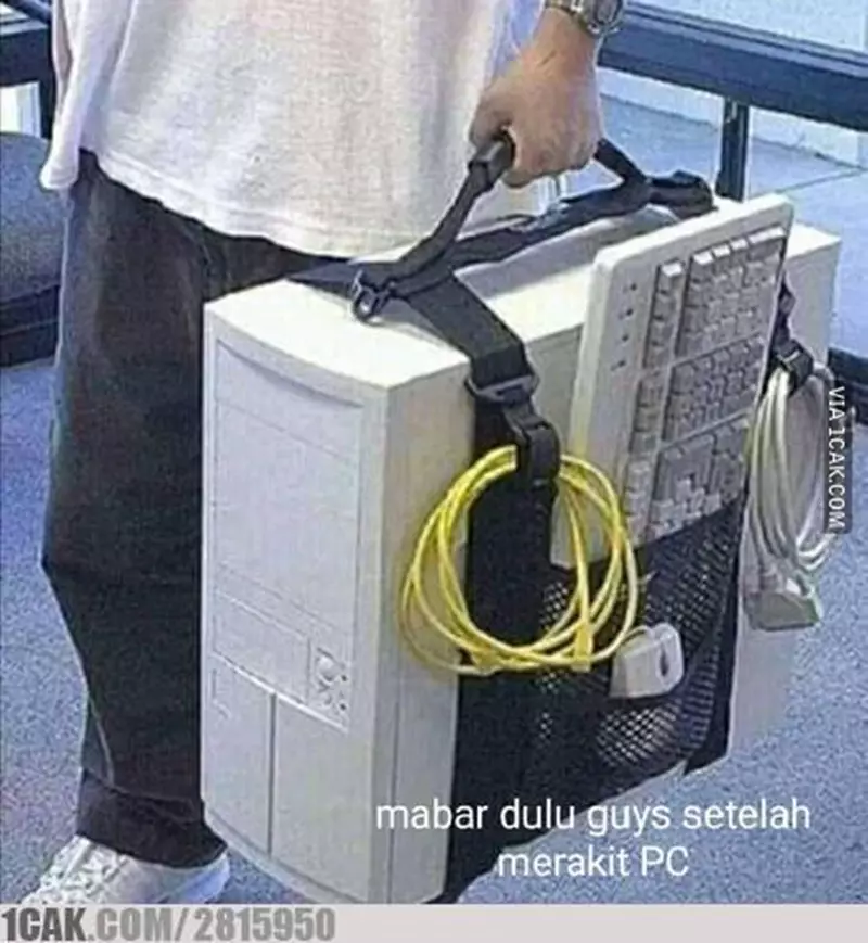 meme ngerakit sendiri © 2021 berbagai sumber